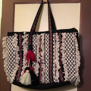 CHLOE + LEX Adorable Stylish Black and Cream Oversized Tote Bag ❤️